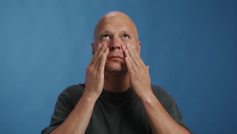 man applying face cream