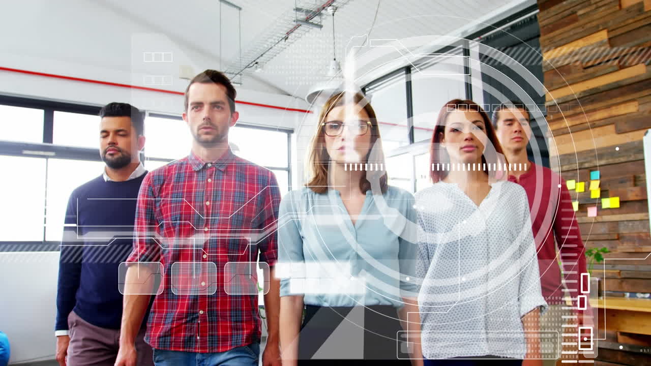 animación de datos sobre diversos colegas de negocios masculinos y femeninos que caminan en la oficina