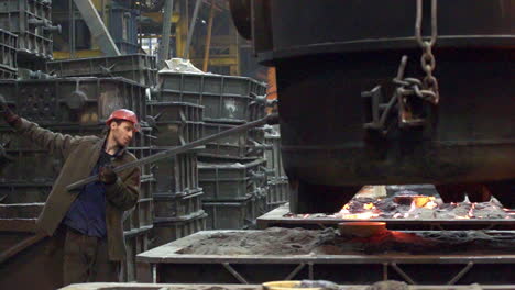 metal casting process in foundry