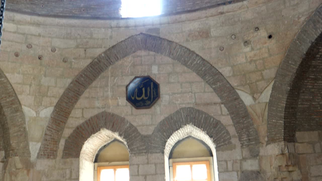 cúpula y interior de la mezquita bajrakli la única mezquita del imperio otomano en belgrado