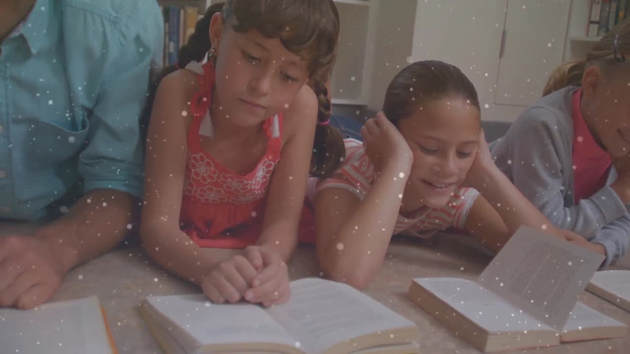 animación de partículas sobre hermanos caucásicos leyendo libros mientras están tendidos en el suelo