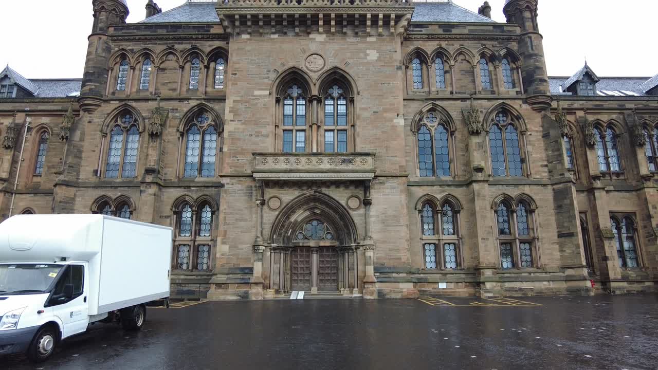 글래스고 대학교 고 건축물 비가 오는 날씨