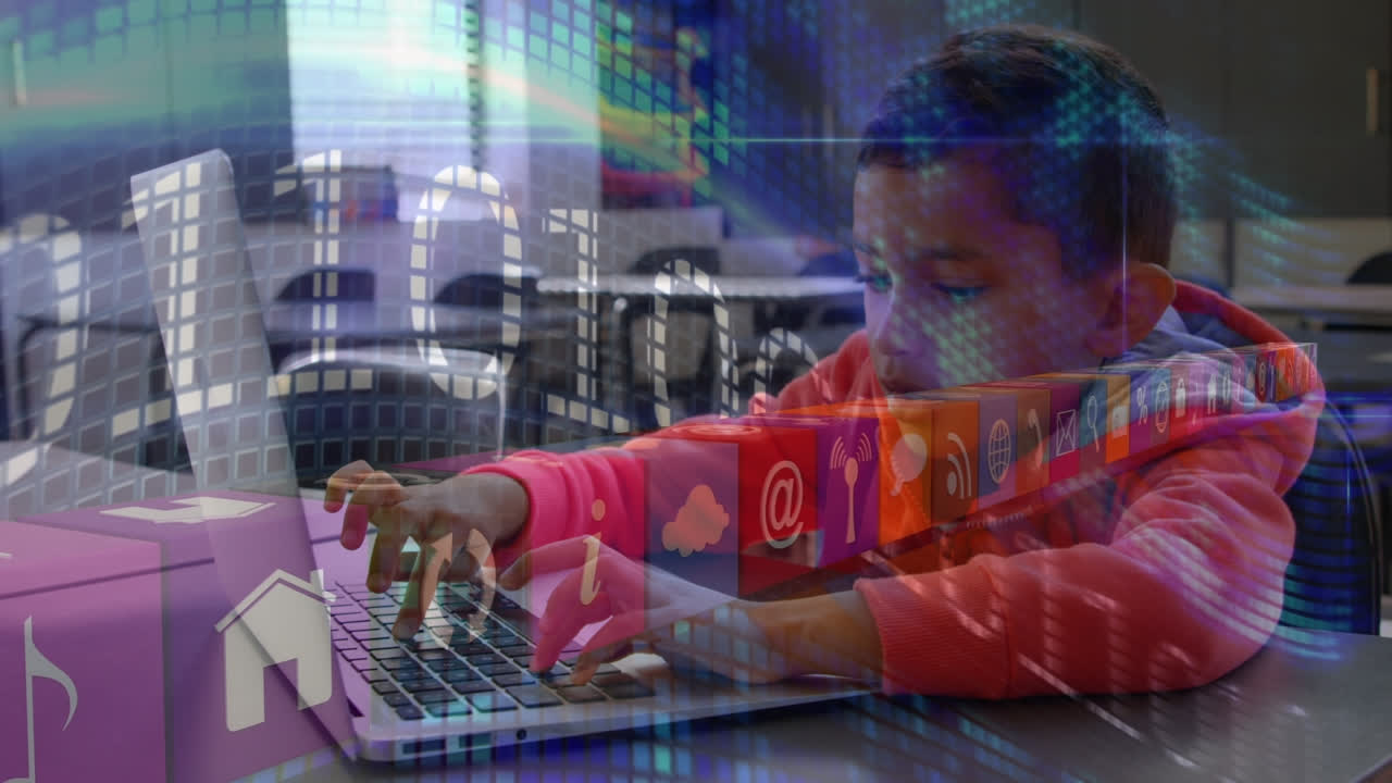 animación del candado de seguridad en línea y procesamiento de datos sobre un hombre de negocios que usa una computadora portátil