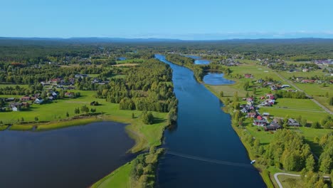 Hermosa-Ciudad-Y-Paisaje-Natural-De-Malung-En-Dalarna,-Suecia---Toma-Aérea