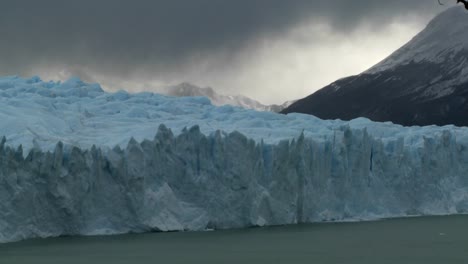 Time-lapse-of-clouds-moving-across-a-glacier