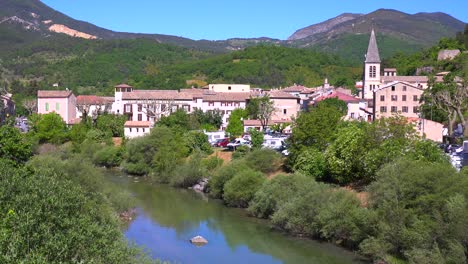 Una-Bonita-Ciudad-Medieval-En-La-Provenza-Francia