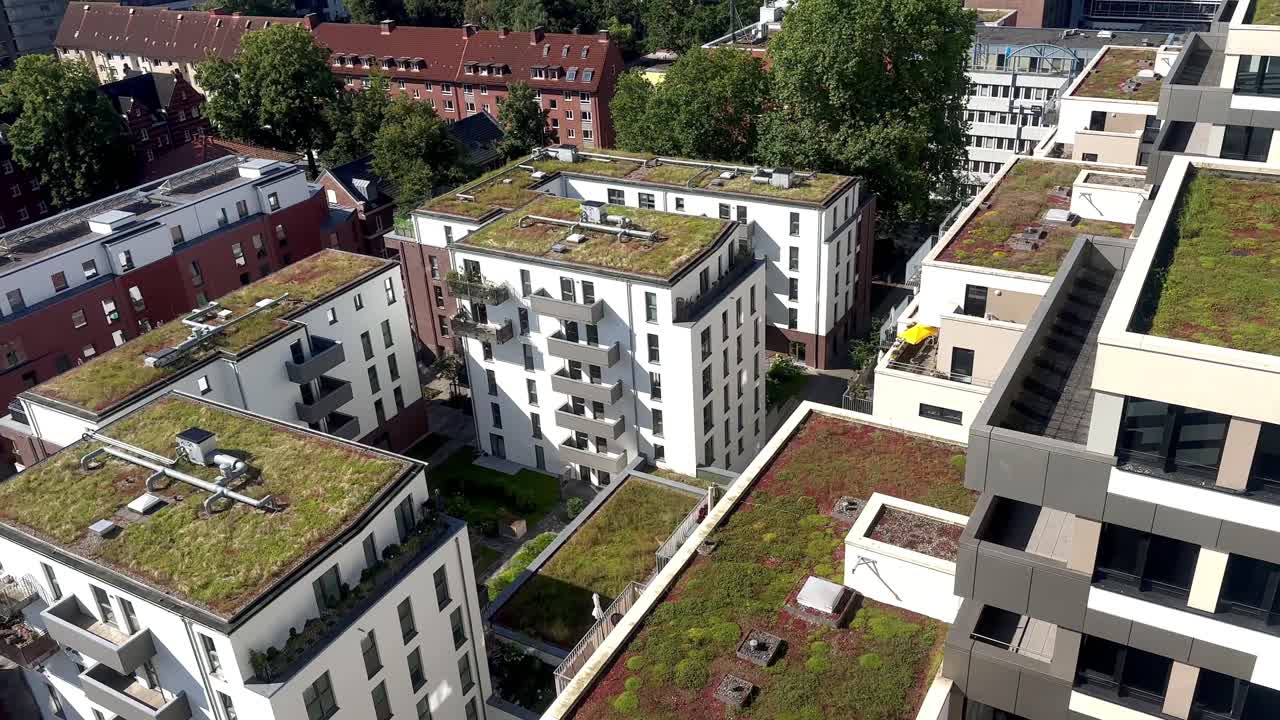 Panoramica aerea di uno spazio abitativo esterno.