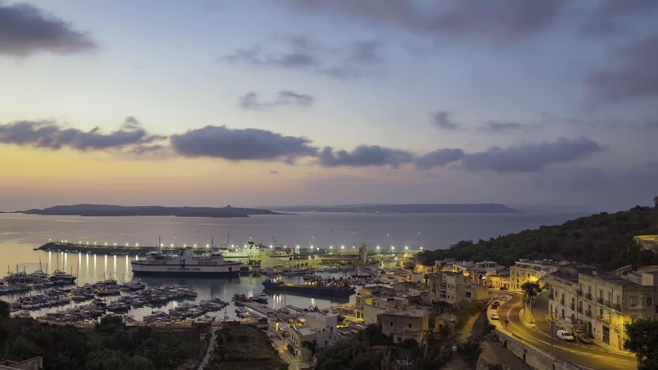 timelapse - mgarr 항구, gozo, 몰타, 지중해에서의 이른 아침 활동