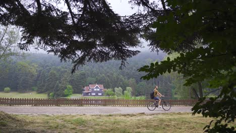 Cycling-by-the-lake.