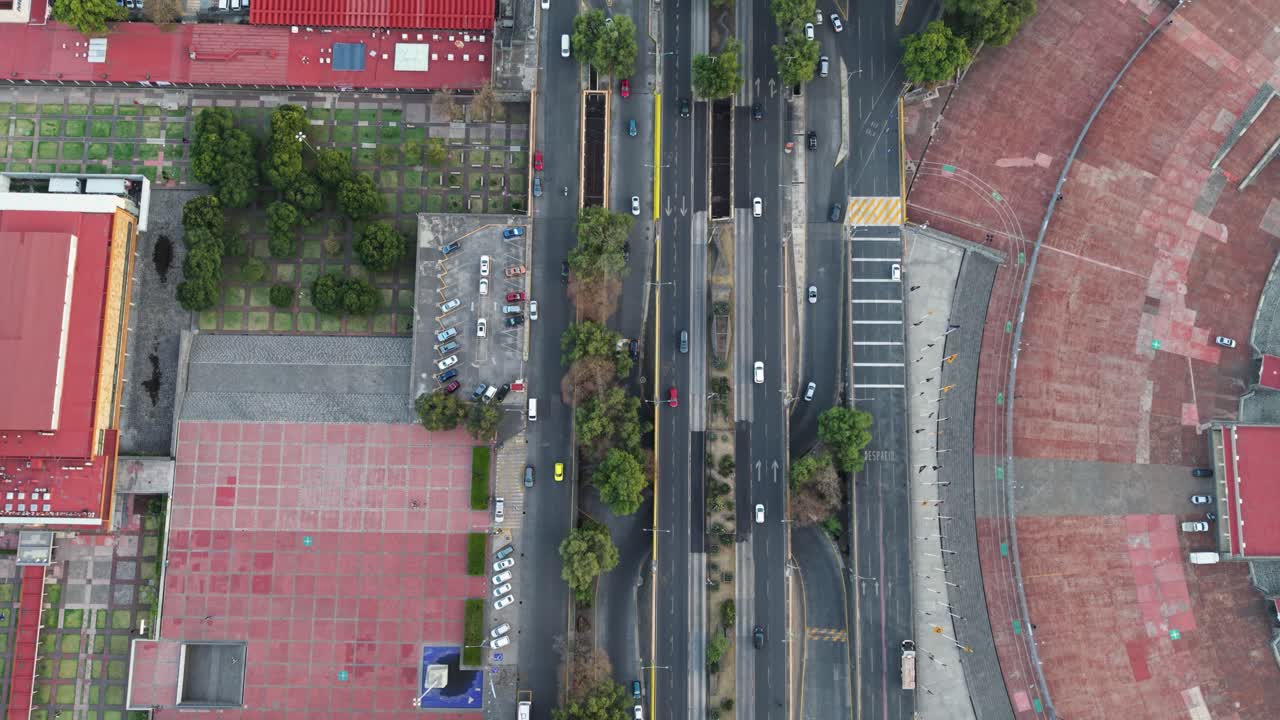 Southern Mexico City avenues, bird's-eye perspective
