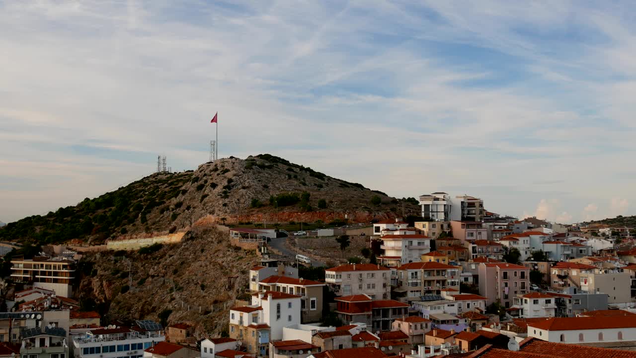 터키의 세세메 성에서 볼 수 있는 도시 풍경