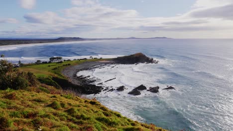 Coast-Of-Crescent-Head-With-Crashing-Waves---Blue-Sky-Over-The-Ocean-During-Summer---Sydney,-New-South-Wales,-Australia