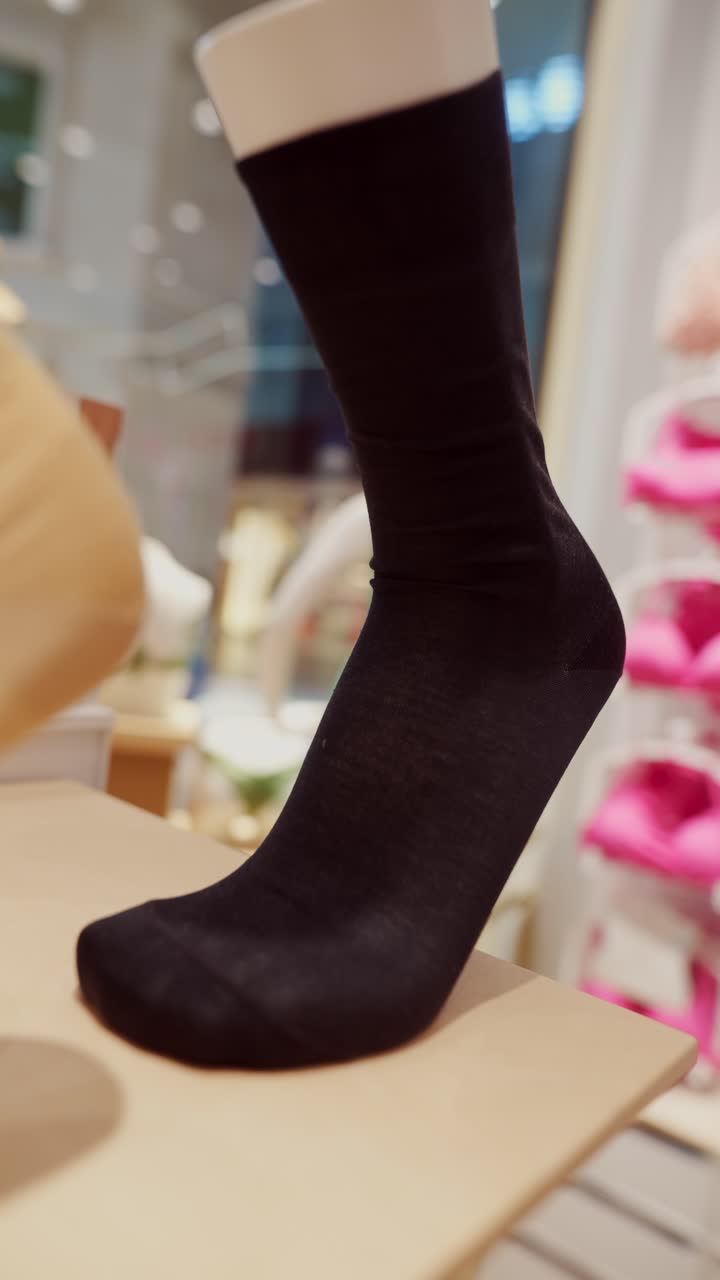 exhibición de calcetines en una tienda minorista