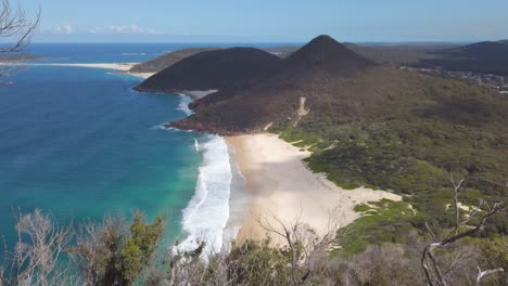 video desde lo alto de un mirador cerca de port stephens, costa central de australia