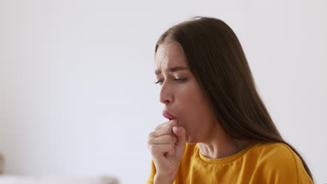 woman experiencing cold symptoms