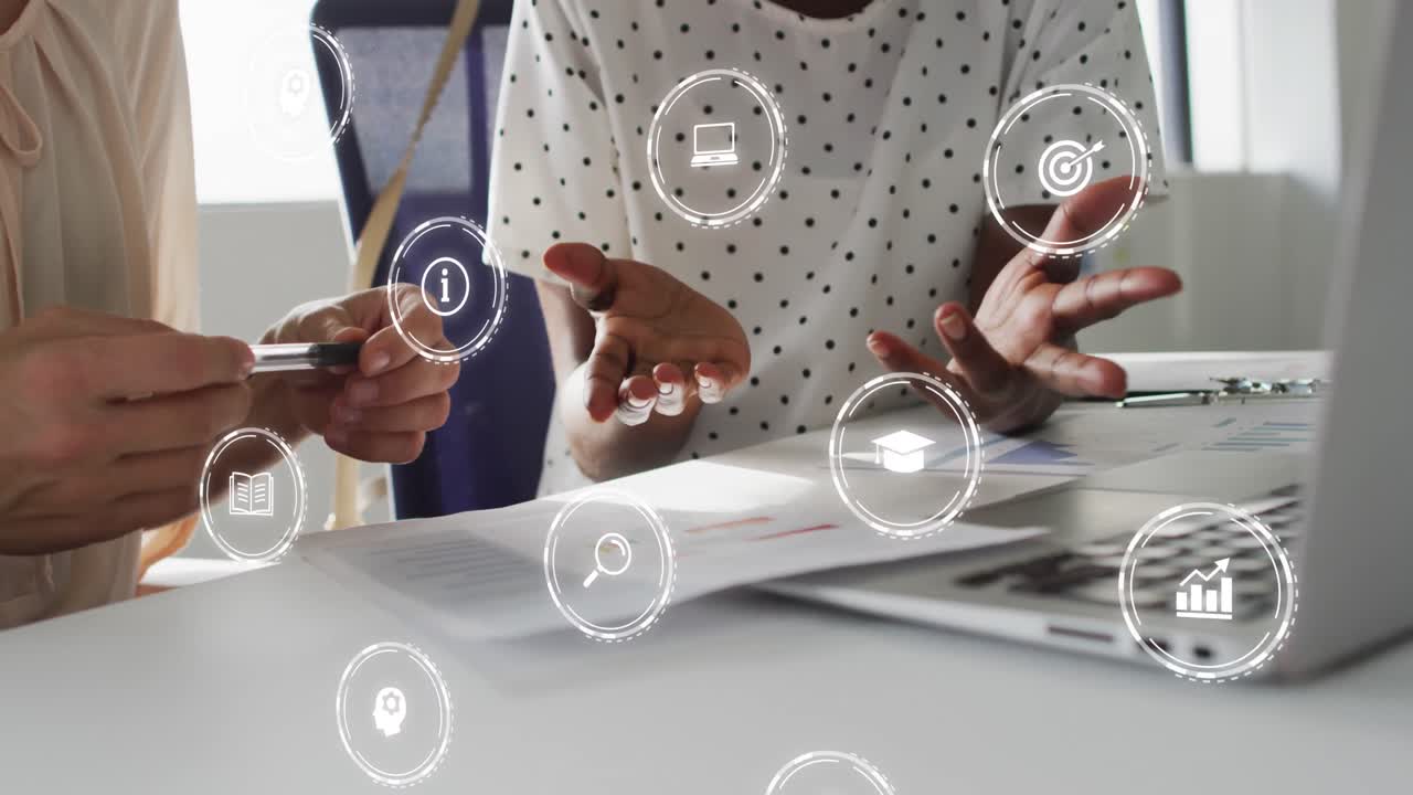 animación de la red de conexiones con iconos sobre diversas personas de negocios en la oficina