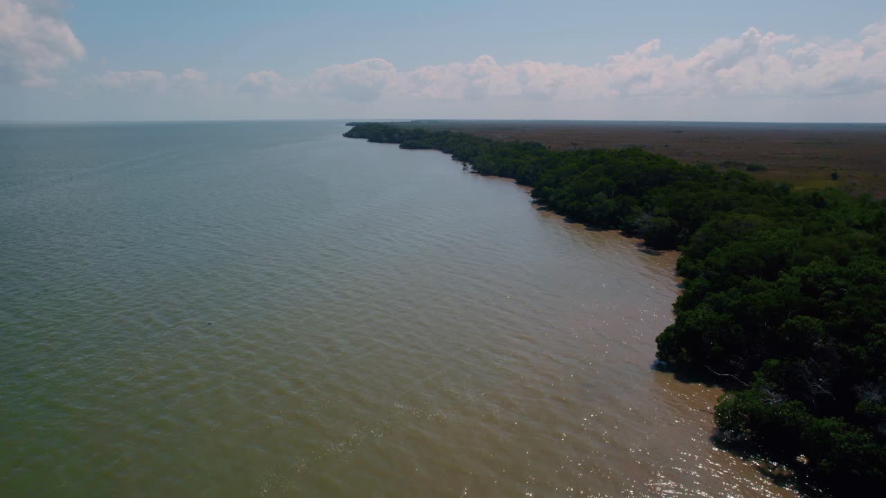 toma cinematográfica de la bahía infinita de riviera maya en méxico