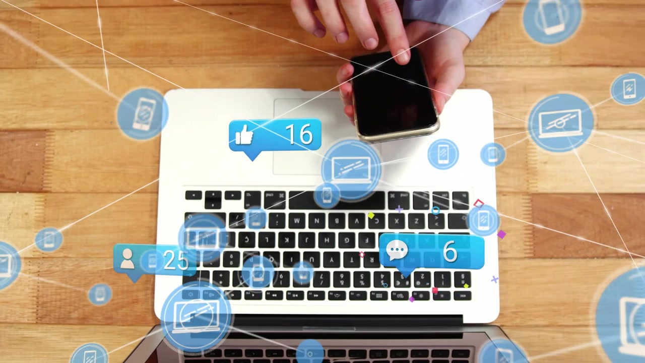 Mano che tocca il telefono, con bolle blu che appaiono e la rete del laptop che si espande per mostrare il coinvolgimento.