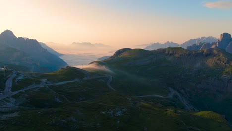 Nationalpark-Drei-Zinnen-In-Den-Dolomiten.-Wunderschöne-Natur-Italiens.