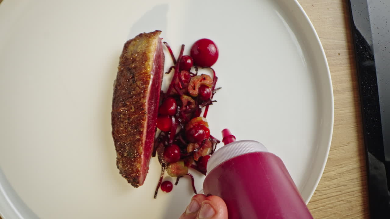 Duck breast with berry sauce