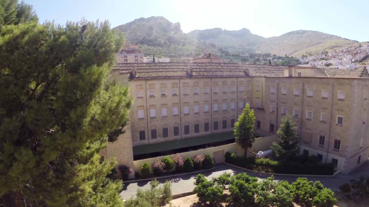 vista aérea del antiguo castillo y del pueblo