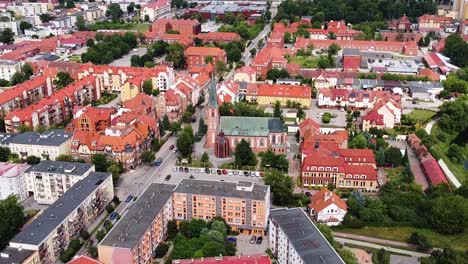 paisaje urbano de la ciudad de elk en polonia, vista aérea de drones