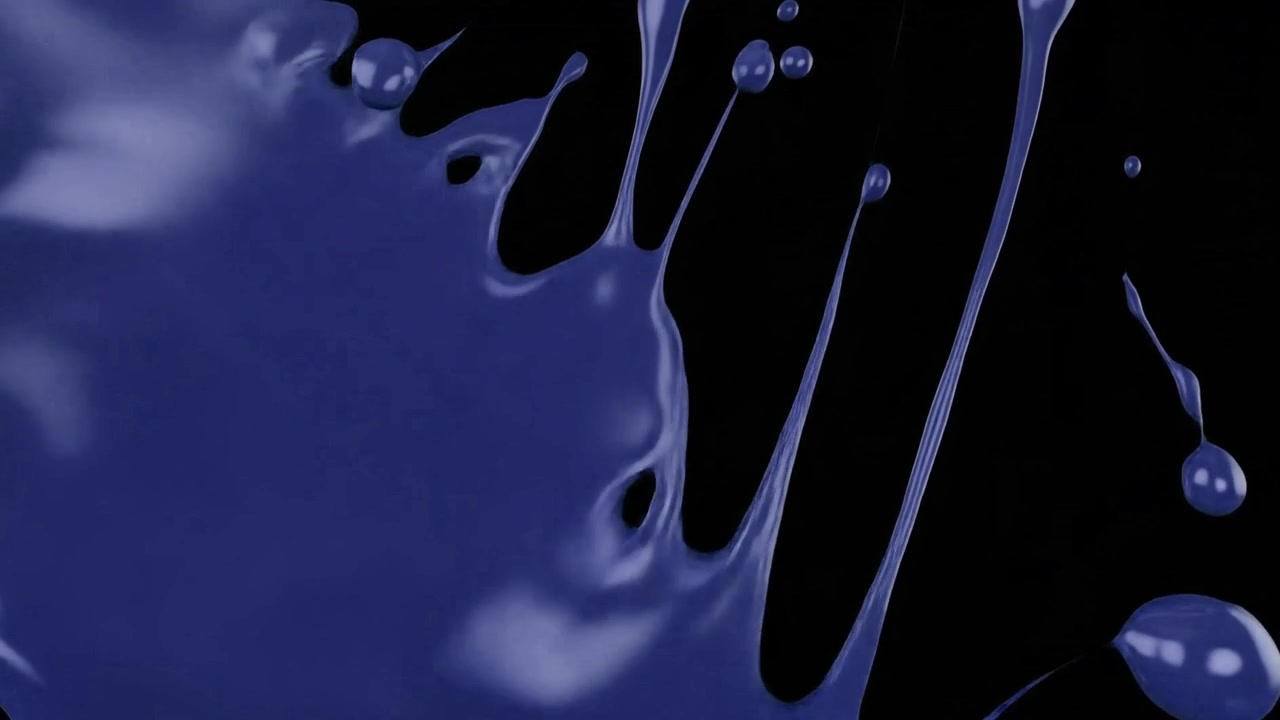 Tinta Azul Espessa Escorrendo em Fundo Preto