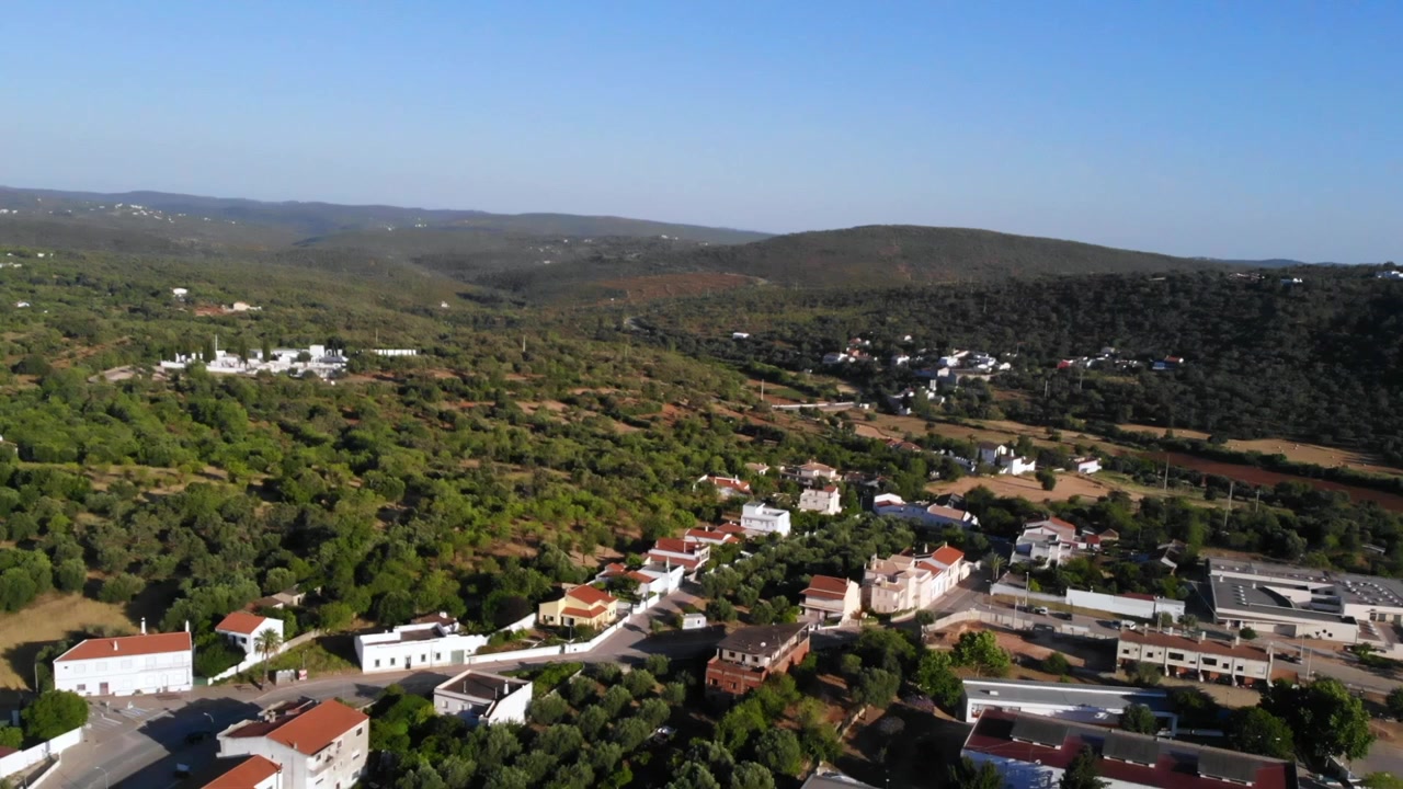 Riprese drone di alcuni campi in Algarve, Portogallo