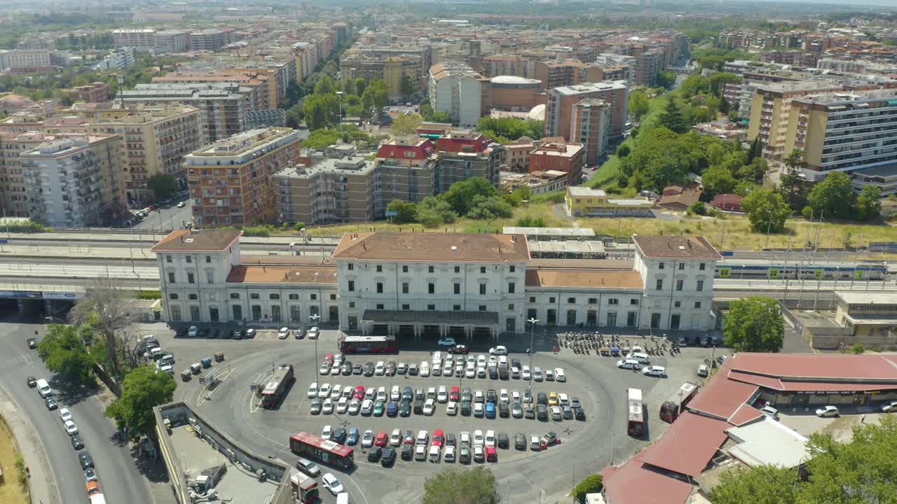железнодорожный вокзал рома трастевере - вид с воздуха в летний день
