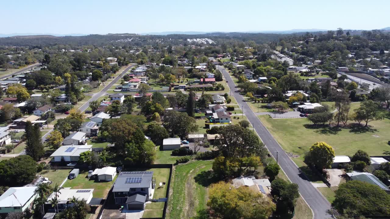 Vista aerea di un sobborgo australiano tra due strade