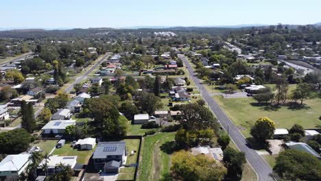 Vista-Aérea-De-Un-Suburbio-Australiano-Entre-Dos-Caminos