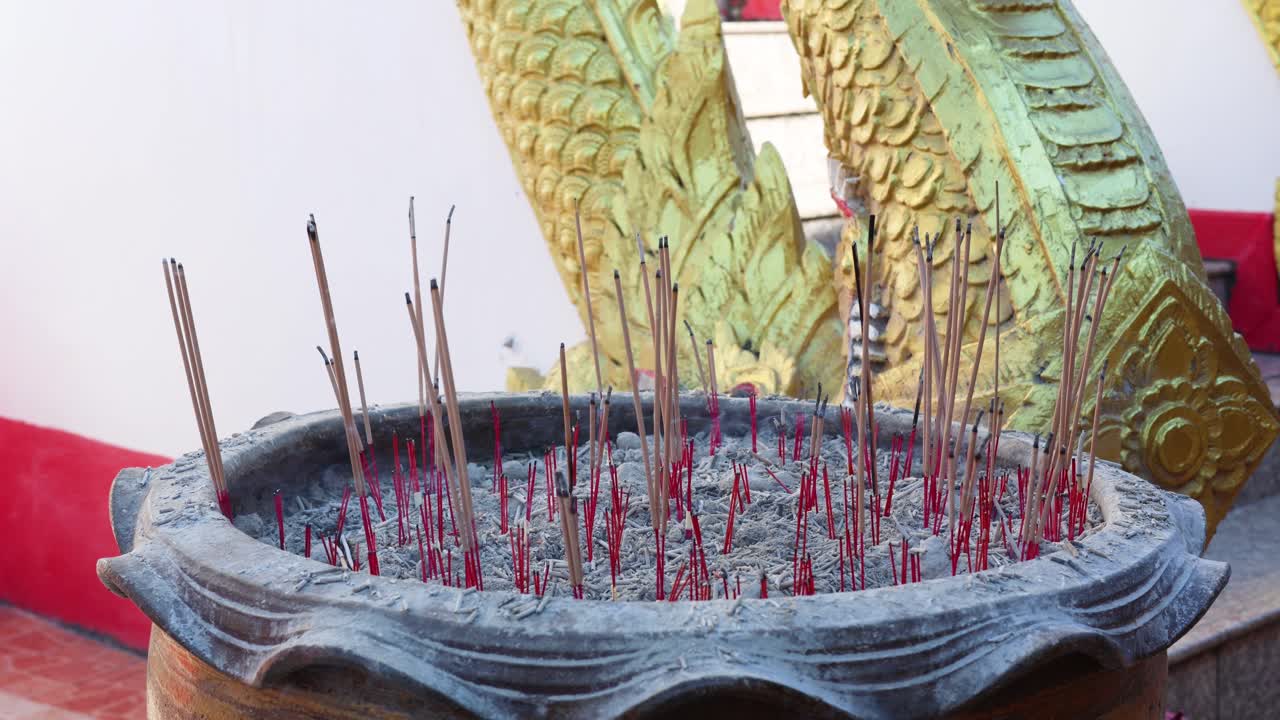 el lapso de tiempo de los palos de incienso que se queman