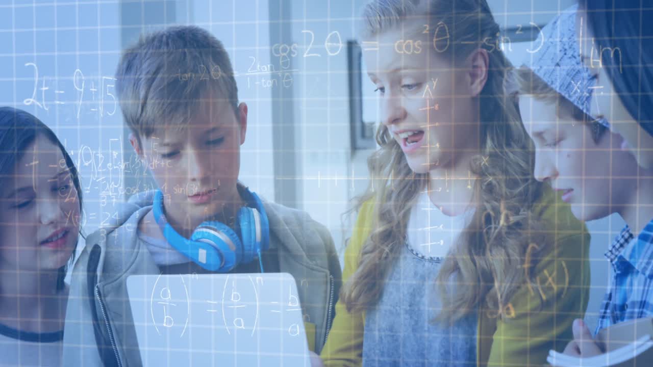 수학 방정식의 애니메이션 학교 아이들이 교실에서 노트북을 사용합니다.