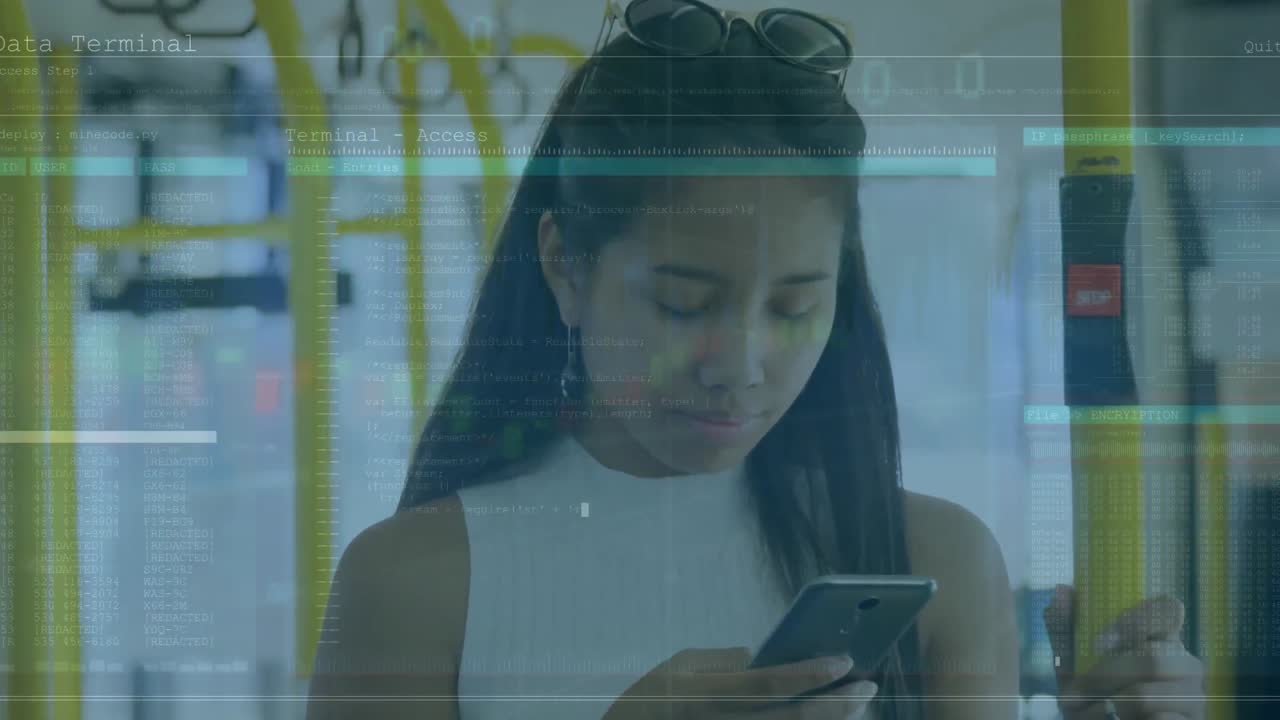 la adolescente está usando su teléfono móvil en el autobús.