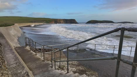 timelapse costa de irlanda tormentas olas mareas en invierno annestown costa de cobre irlanda en invierno noviembre