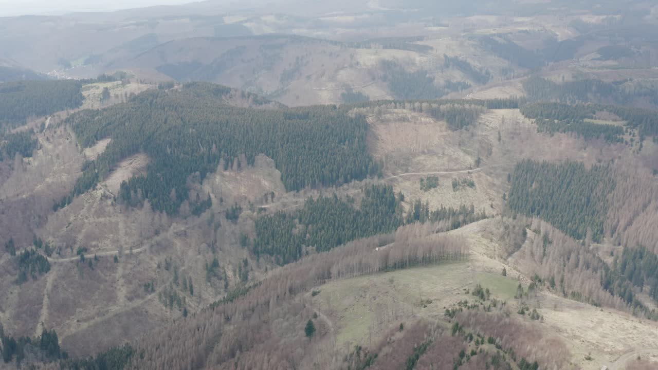 vistas aéreas de drones del parque nacional de harz en alemania central