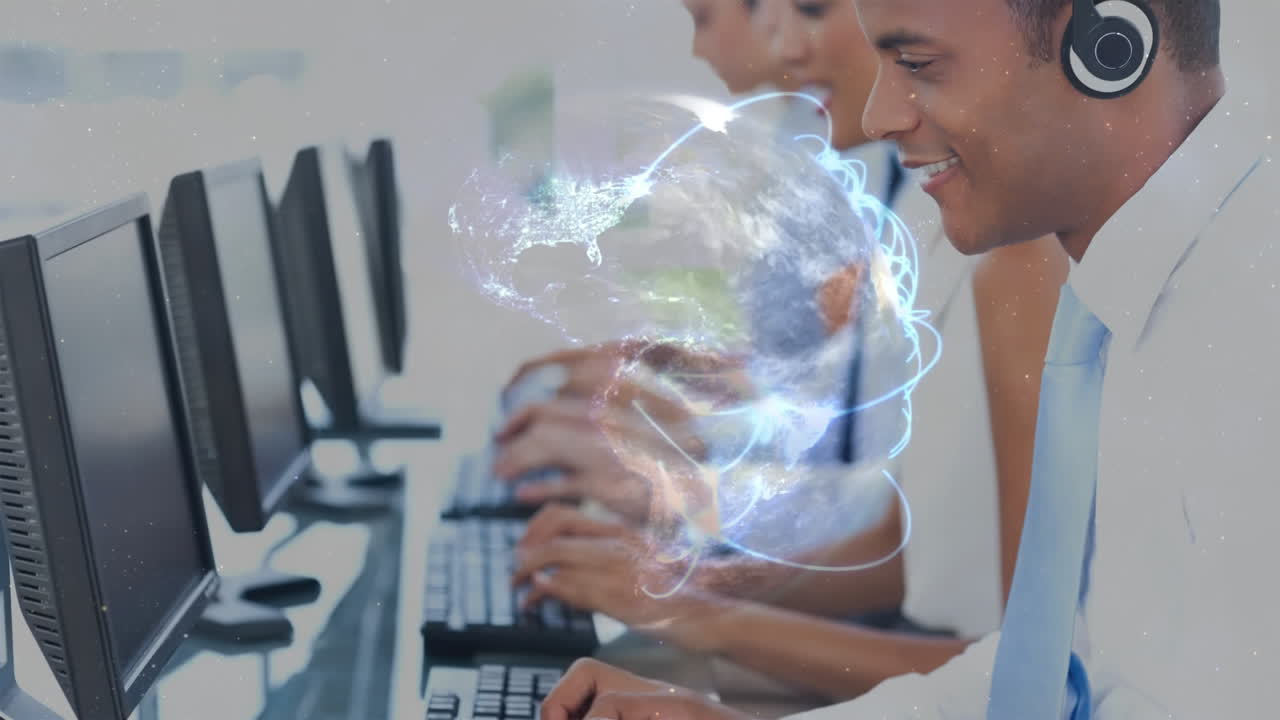 equipo trabajando en el centro de llamadas