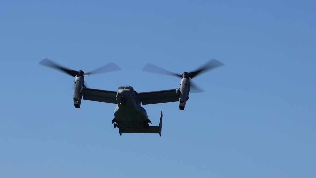 헬리터가 비행하는 모습을 보여주는 일련의 이미지