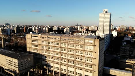 Aerial-view-of-the-engineering-faculty,-old-building-located-in-montevideo-uruguay-on-a-clear-day