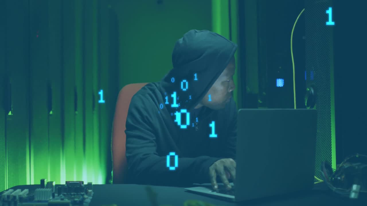animación de codificación binaria contra un hacker afroamericano usando una computadora portátil en la sala del servidor de la computadora