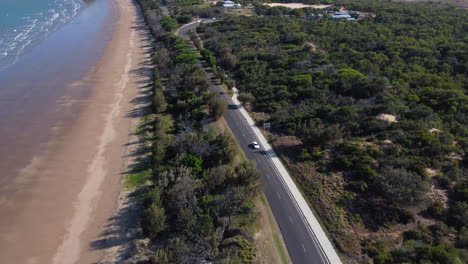 4K-Drohnenauto-Fährt-Kemp-Beach