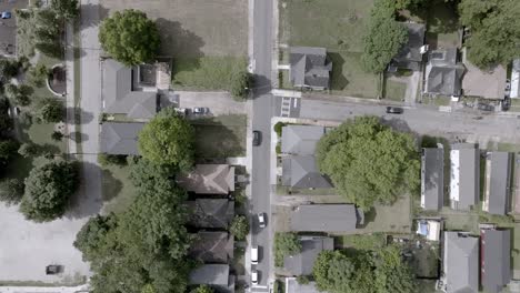 Overhead-view-of-Vine-City-neighborhood-in-Atlanta,-Georgia-with-drone-video-moving-forward