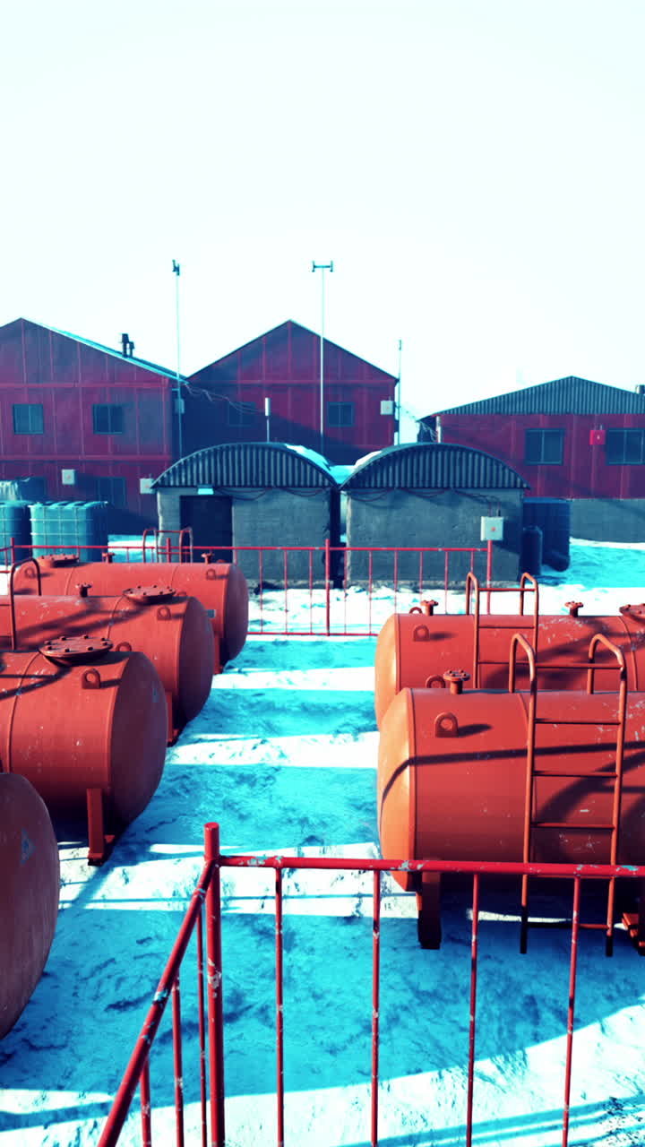 depósito de combustible en un lugar ártico nevado