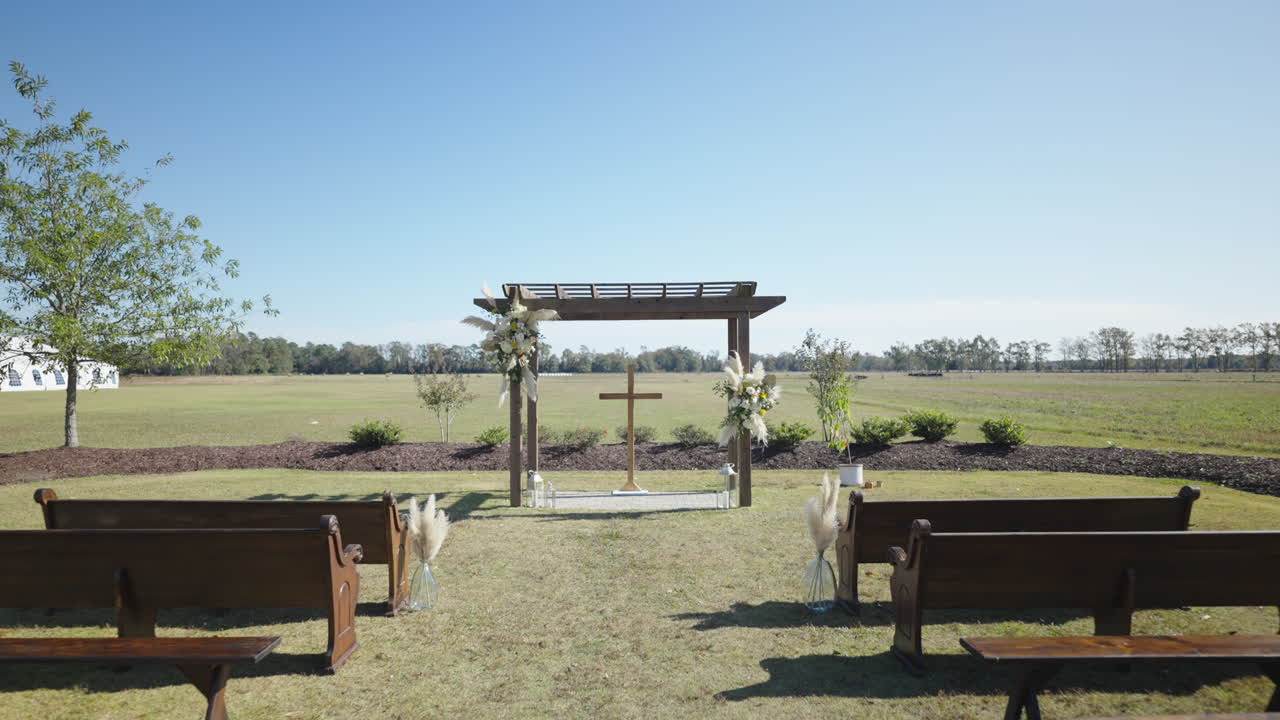 야외에서 열리는 경치 좋은 결혼식 장소