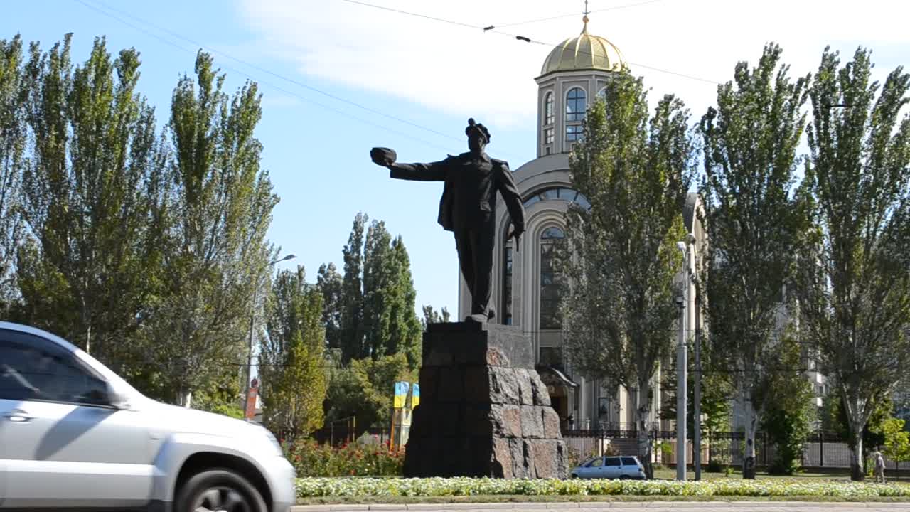 Donetsk'teki Madenci Emeğine Zafer Anıtı. 11 Eylül 2011, Donetsk, Ukrayna. Heykel dökme demirden yapılmıştır. Heykelin ağırlığı 22 tondur.