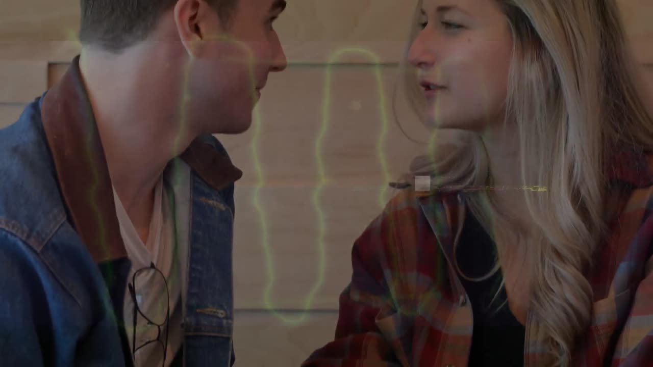 대화하는 백인 커플에 대한 데이터 처리 애니메이션