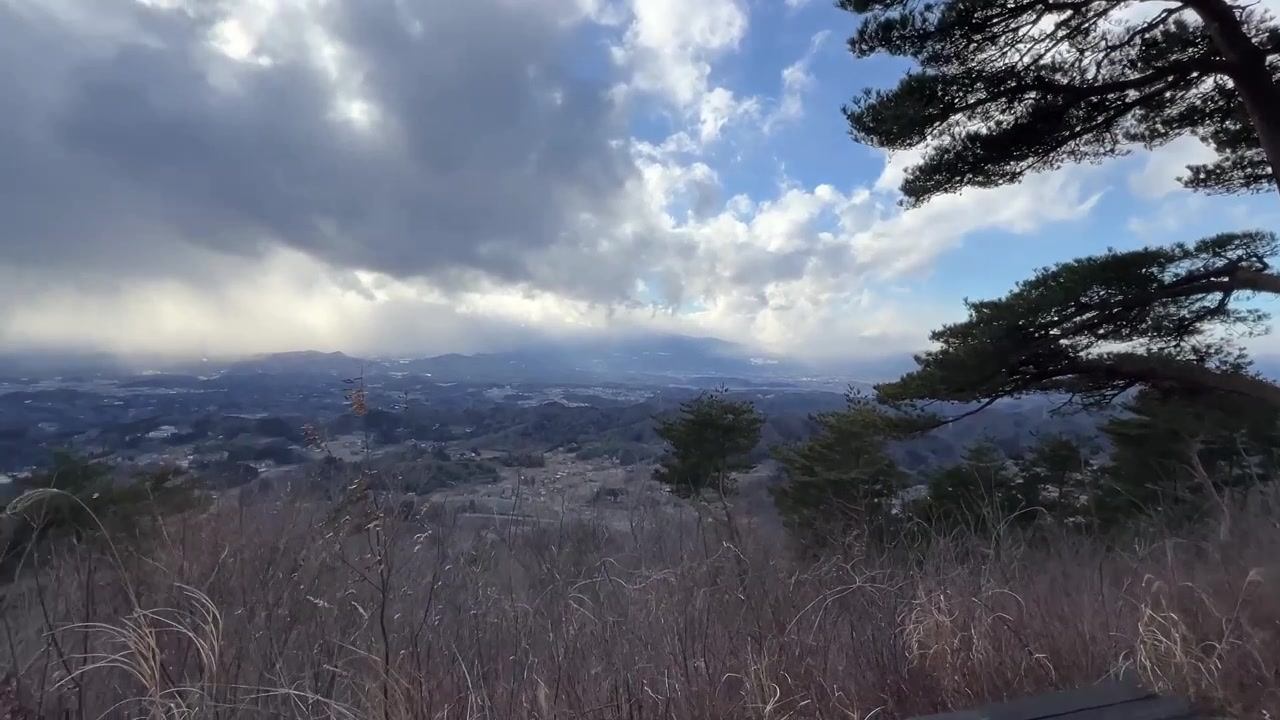 日本 福島 冬のハイキングコース 山頂の景色