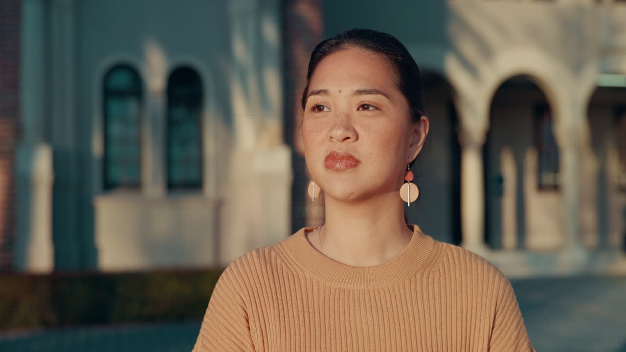 여성, 행복하고 여행과 함께 도시에서 야외에 얼굴