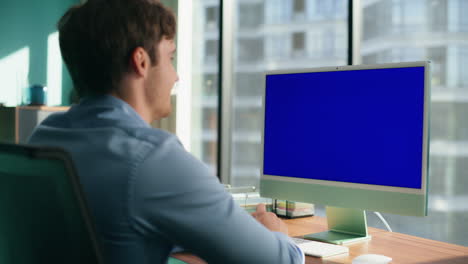 Greeting-employee-having-chromakey-conversation-closeup.-Person-waving-hand