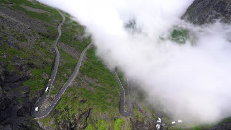 Camino-Del-Troll-Trollstigen-O-Trollstigveien-Sinuosa-Carretera-De-Montaña.